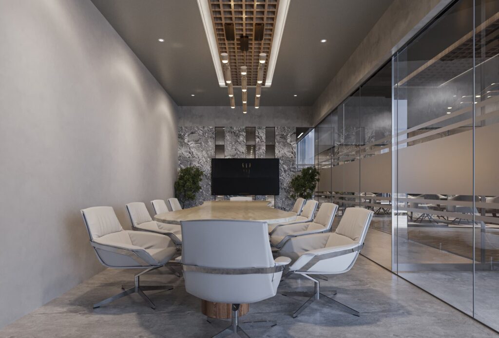 Salle de réunion spacieuse et moderne avec des murs en verre, idéale pour des rencontres professionnelles et des discussions stratégiques.
